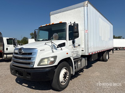 2018 Hino 268 4x2 شاحنة فان