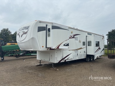 2008 Heartland Cyclone 40 ft Tri/A Toy Hauler Travel Trailer