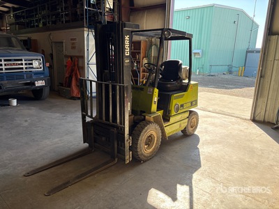1994 Clark GPX20E 3325 lb Pneumatic Tire Chariot Élévateur
