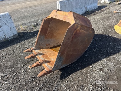 36 in Digging Excavator Bucket