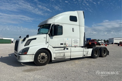 2013 Volvo VNL 6x4 トラックトラクター（T/A）