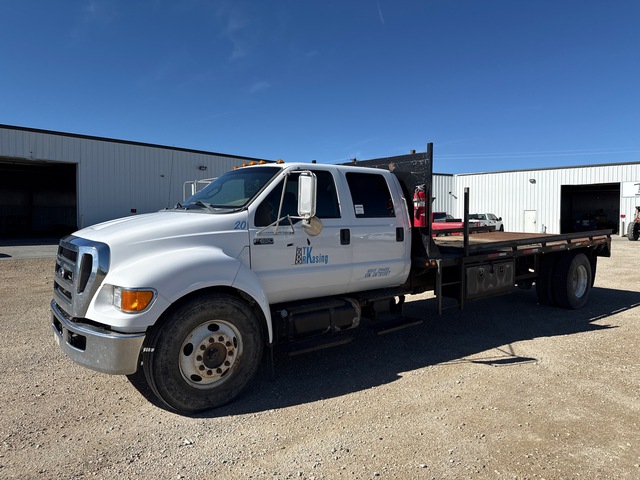 2013 Ford F-650 XLT 4x2 Crew Cab Flatbed Truck