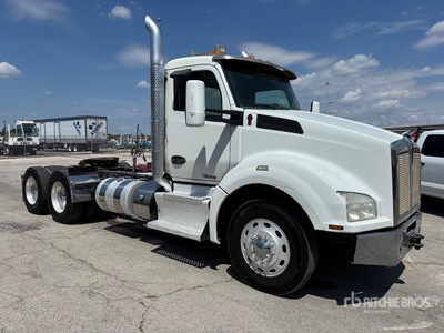 2016 Kenworth T880 T/A Day Cab Truck Tractor