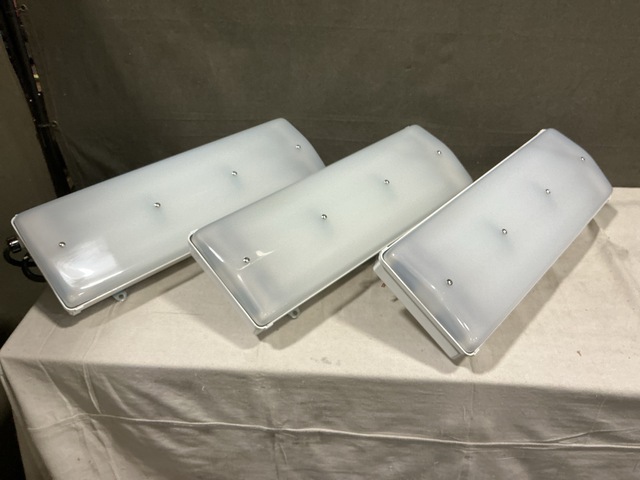 (9) The L.C. Doane Company 303-IE Lighting Fixtures (9) The L.C. Doane Company 303-IE Lighting Fixtures