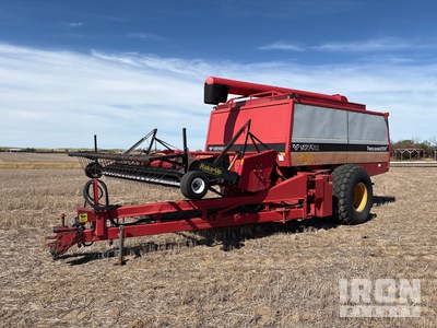 1986 Versatile Trans-Axial 2000 Pull-Type Combine Harvester