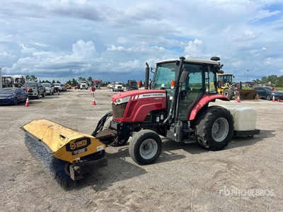 2017 Massey Ferguson 4607M Tracteur balai