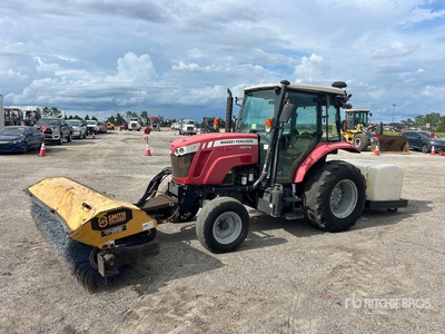 2017 Massey Ferguson 4607M 清掃用トラクター