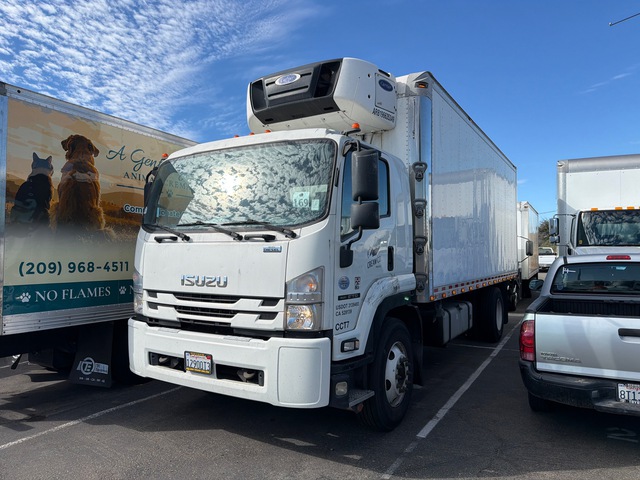 2019 Isuzu FTR 4x2 Extended Cab Refrigerated Truck