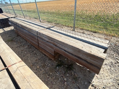 Quantity of (16) 6 in x 6 in x 16 ft Tablas de madera