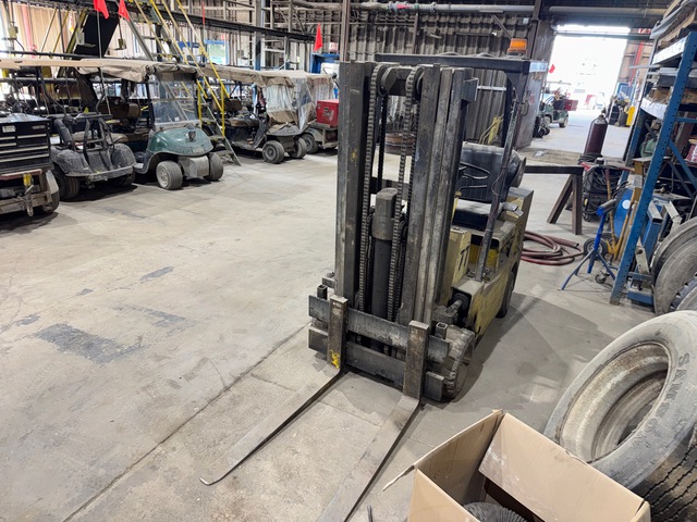 White MA50H Cushion Tire Forklift (Inoperable)