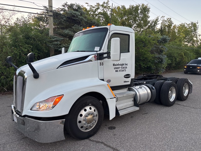 2022 Kenworth T680 6x4 T/A Day Cab Truck Tractor