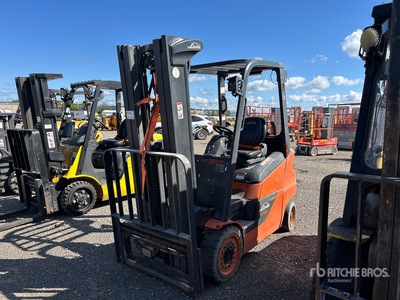 2017 Linde HT25CT 4750 lb Cushion Tire Carrelli Elevatori
