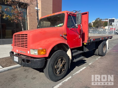 1992 International 4900 4x2 平台トラック