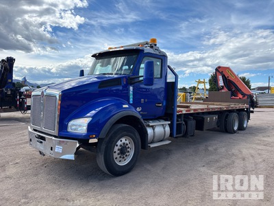 2016 Palfinger PK3002 21160 lb Knuckle Boom on 2017 Kenworth T880 4x2 Boom Truck