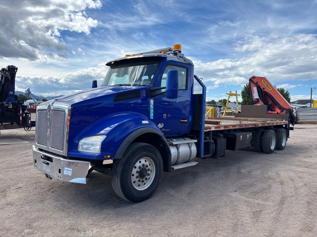 2016 Palfinger PK3002B 21160 lb Knuckle Boom on 2017 Kenworth T880 6x4 Boom Truck