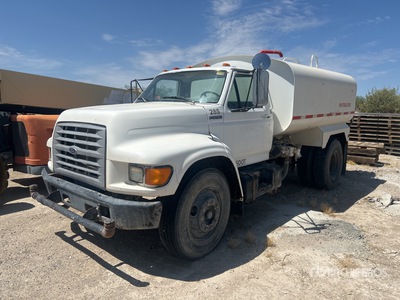 1998 Ford F-800 2000 gal 4x2 Water Truck