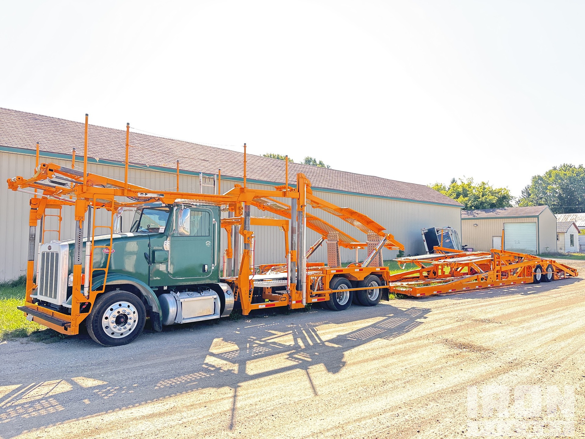 2013 Peterbilt 365 Car Carrier Truck
