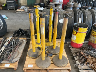 Quantity of (6) Trailer Stabilizing Jacks Divers