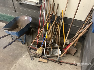 Quantity of Misc. Gardening Tools Różne