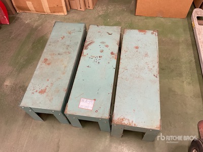 Quantity of (3) Metal Storage Racks Varios, tienda, almacen, consumidor