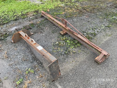 Quantity of (2) Forklift Lifting Attachments Varios, tienda, almacen, consumidor