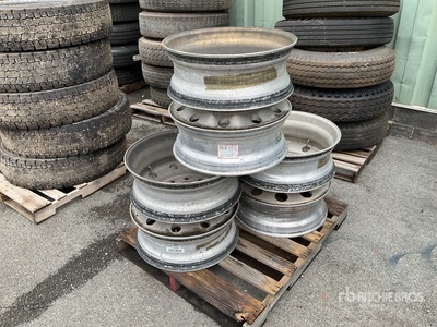 Quantity of (6) Aluminum 24.5 in اطارات