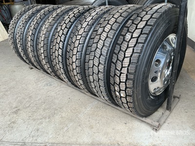 Quantity of (8) 11R22.5 Recapped Tires w/Aluminum اطارات