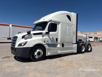 2018 Freightliner Cascadia 126 6x4 T/A Slaapcabine Trekker