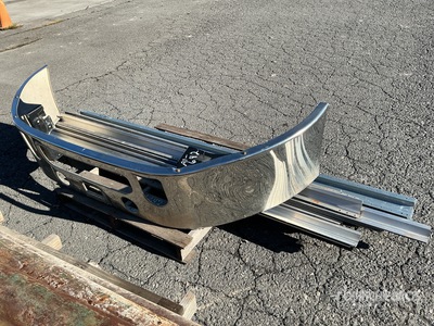 Mack Bumper and Trailer Post Parti varie