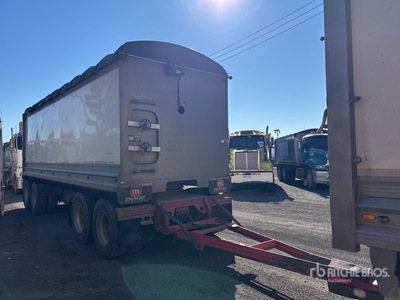2022 Muscat 8 m Quad Dog End Dump Trailer