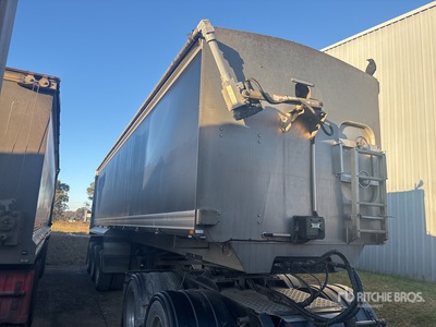 2023 Shephard 9.6 m Tri/A End Dump Trailer