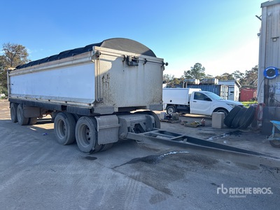 2019 Shephard 7.8 m Quad Dog End Dump Trailer