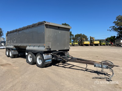 2017 Sloanebuilt 8.1 m Quad Dog Remolque banera