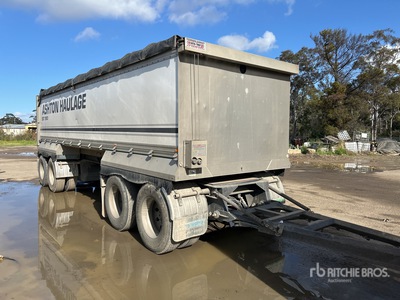 2017 Sloanebuilt 8.1 m Quad Dog End Dump Trailer