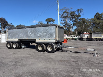 2017 Sloanebuilt 7.9 m Quad Dog End Dump Trailer