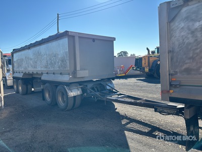 2017 Sloanebuilt 7.9 m Quad Dog End Dump Trailer