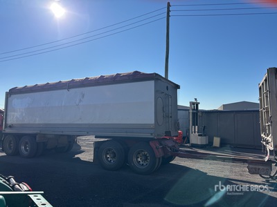 2013 Tefco 8.2 m Quad Dog End Dump Trailer
