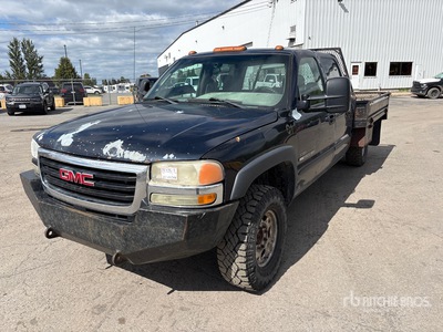 2005 GMC Sierra 2500 4x2 Flatbed Truck