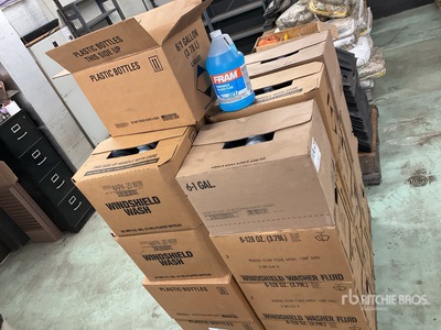 Quantity of (149) 1 gal Bottles of Windshield Washer Fluid Divers - Magasin, entrepôt, consommateur
