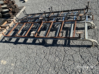 Quantity of Trailer Ladders Parti varie
