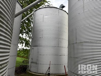 Westeel +/- 2400 bu 8 Ring W/ homemade grain vac fill system Contenedor de grano