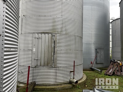 Westeel +/- 2400 bu 8 Ring W/ homemade grain vac fill system Contenedor de grano