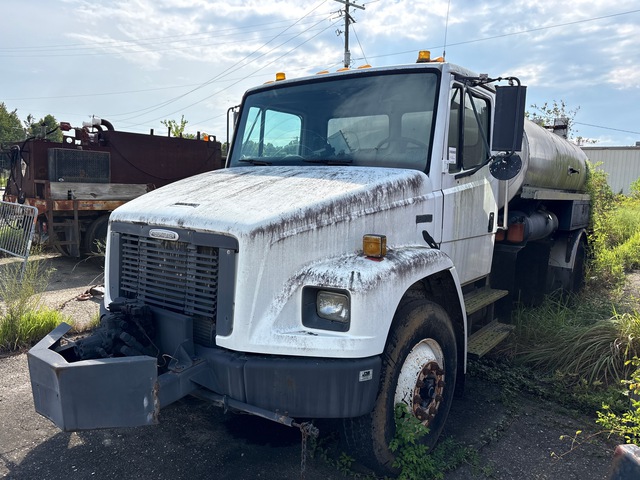1999 Etnyre 2000 gal on 2000 Freightliner FL 70 4x2 Asphalt Distributor Truck