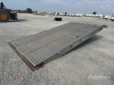 2010 CLM PL10000 Loading Ramp
