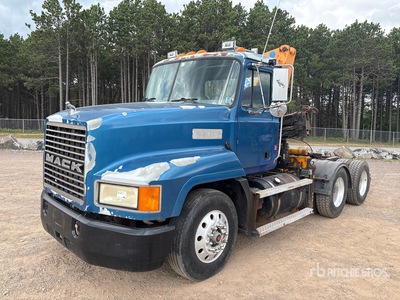 EFFER Knuckle Boom on 1997 Mack CH613 Boom Truck
