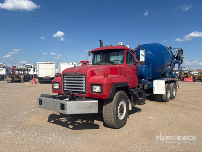 2001 Mack RD600K 4x2 Mixer vrachtwagen (Glider Kit)