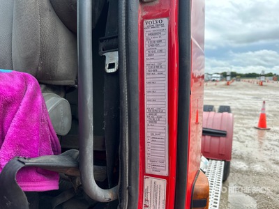 2005 Volvo VNM T/A Dagcabine Trekker
