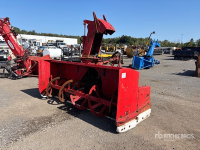Pronovost 8 ft 2 in Hydraulic 除雪機 - Fits Tractor