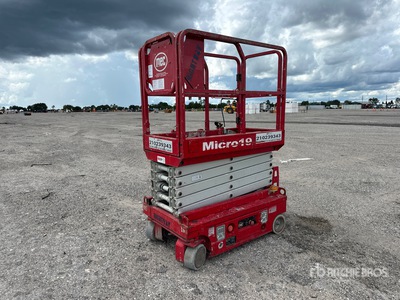 2017 MEC MICRO 19 Electric Scissor Lift