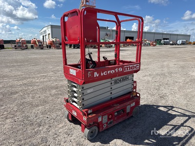 2018 MEC MICRO 19 Electric Scissor Lift